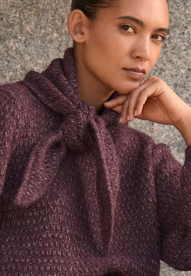 Triangle tuck-stitch scarf, Dark plum, completeTheLook