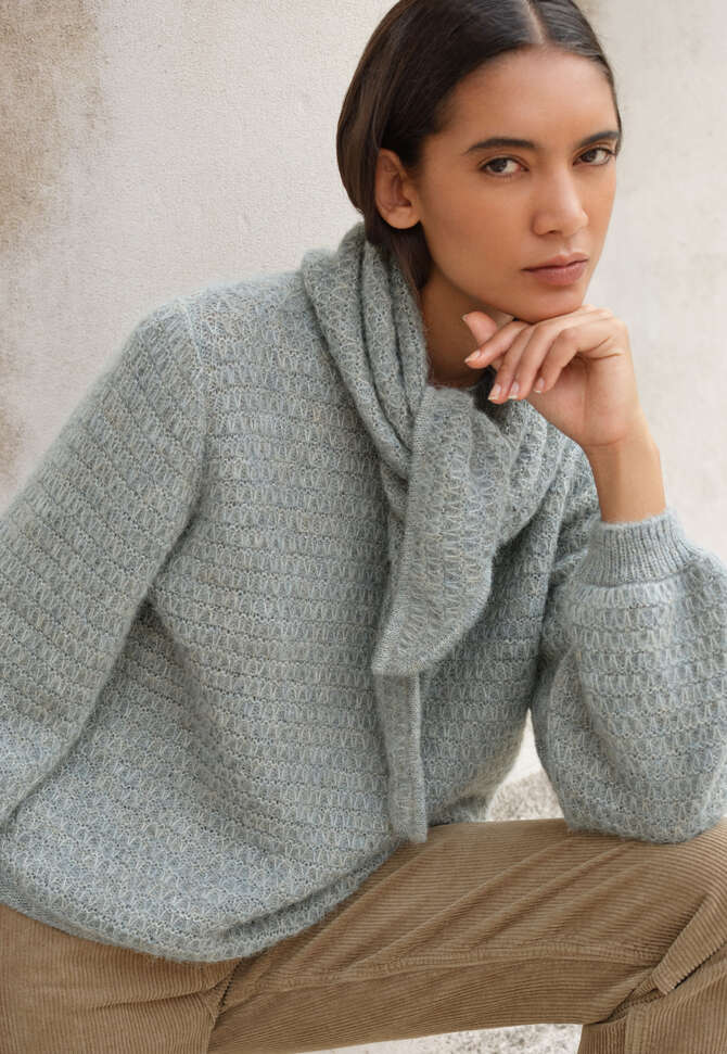 Triangle tuck-stitch scarf, Frosted blue, completeTheLook