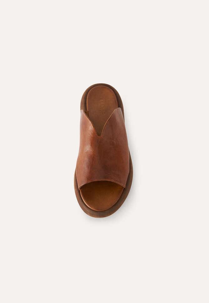 Wedge sandal with cut-out, Chestnut brown, completeTheLook