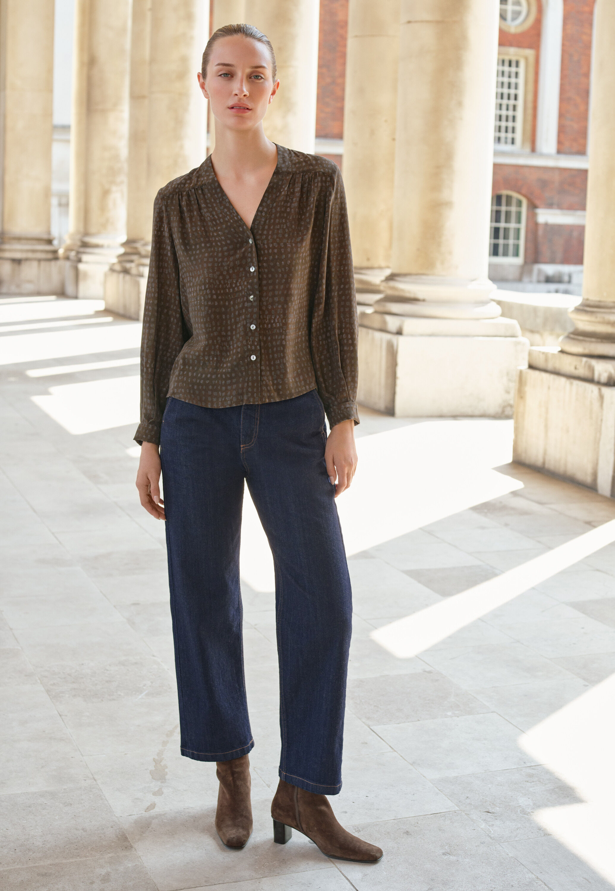 Curved-leg trousers