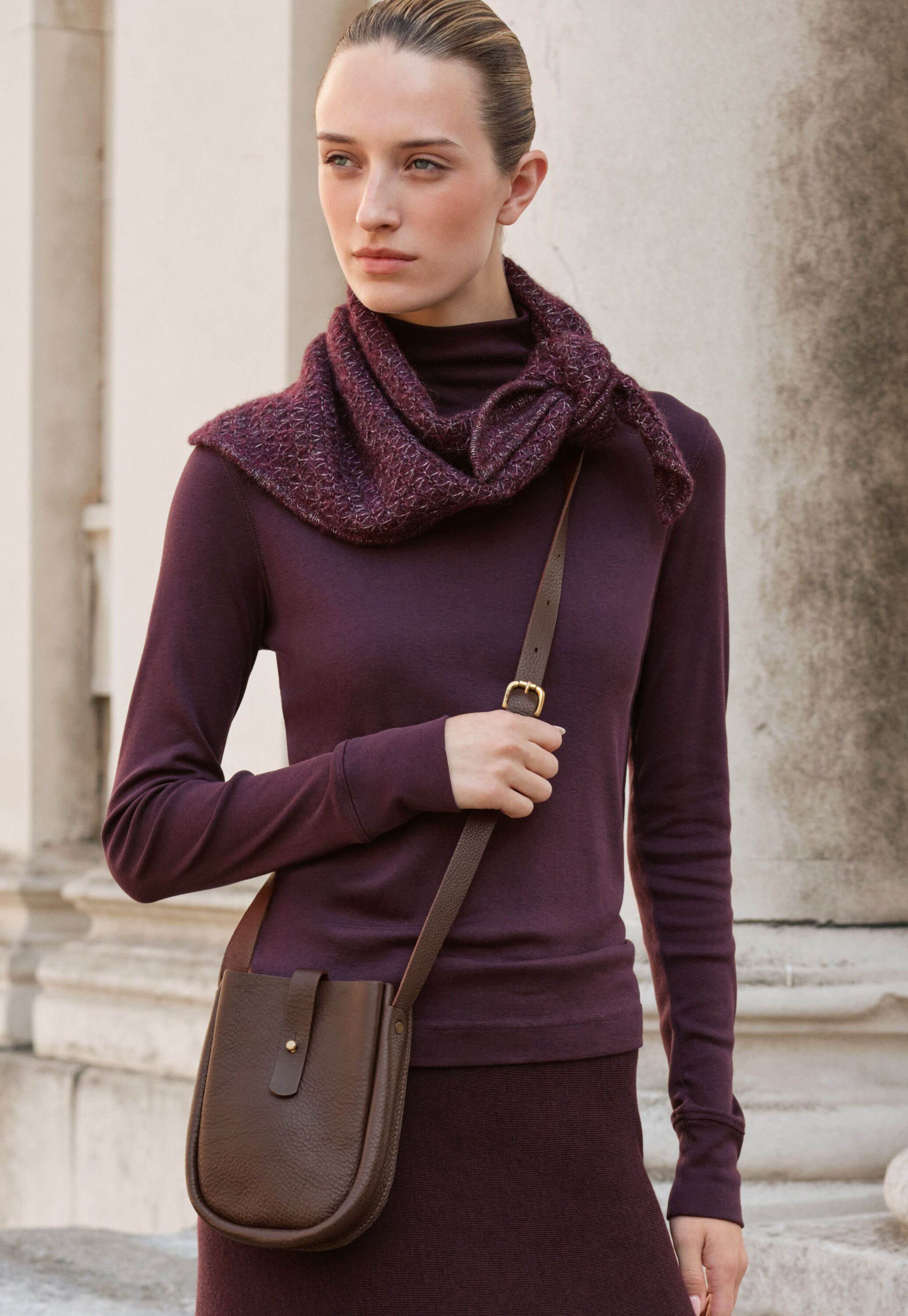 Triangle tuck-stitch scarf, Dark plum, large