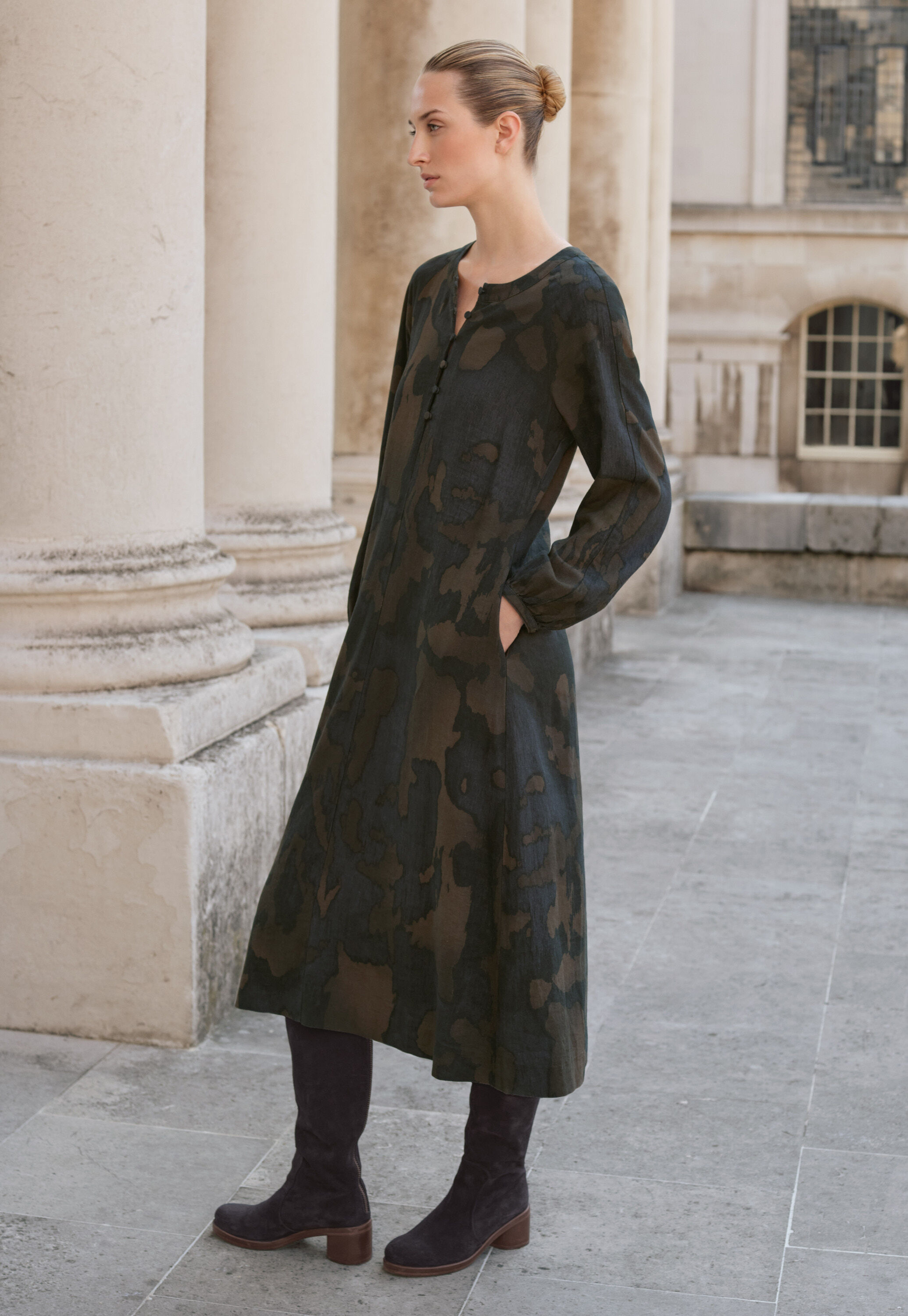 Printed round-neck dress, Ink brown, large
