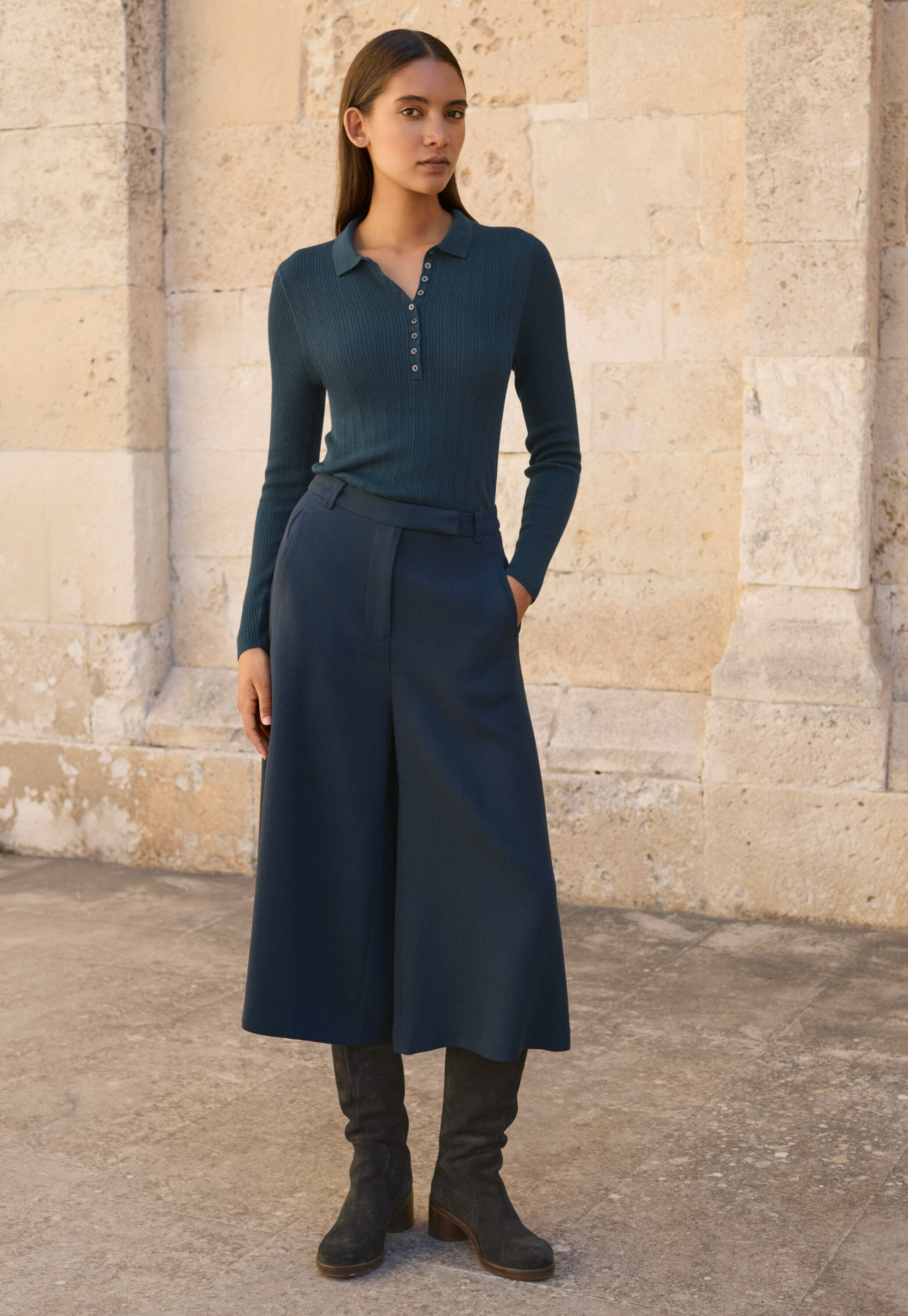 Curved-leg trousers