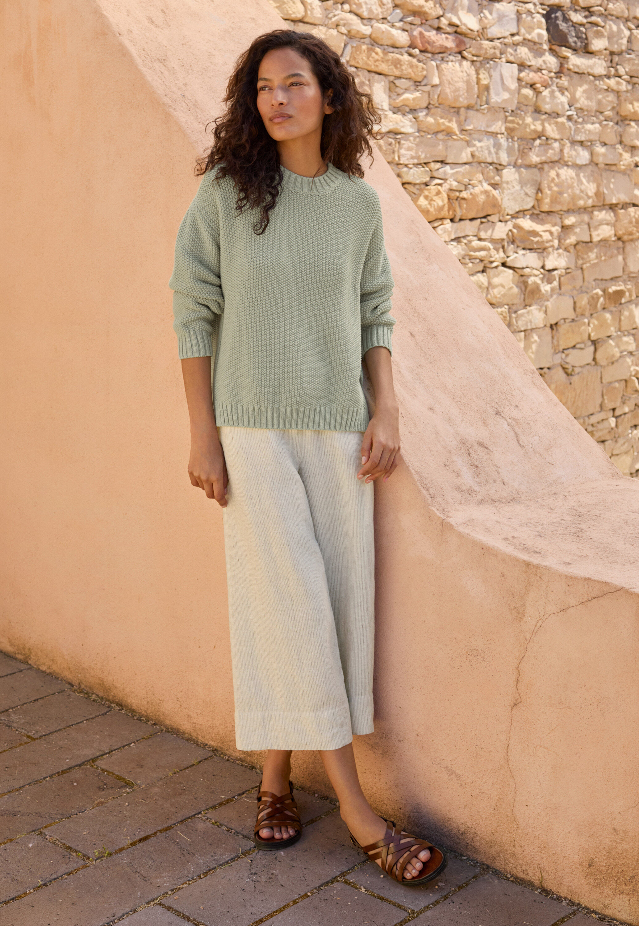 Curved-leg trousers
