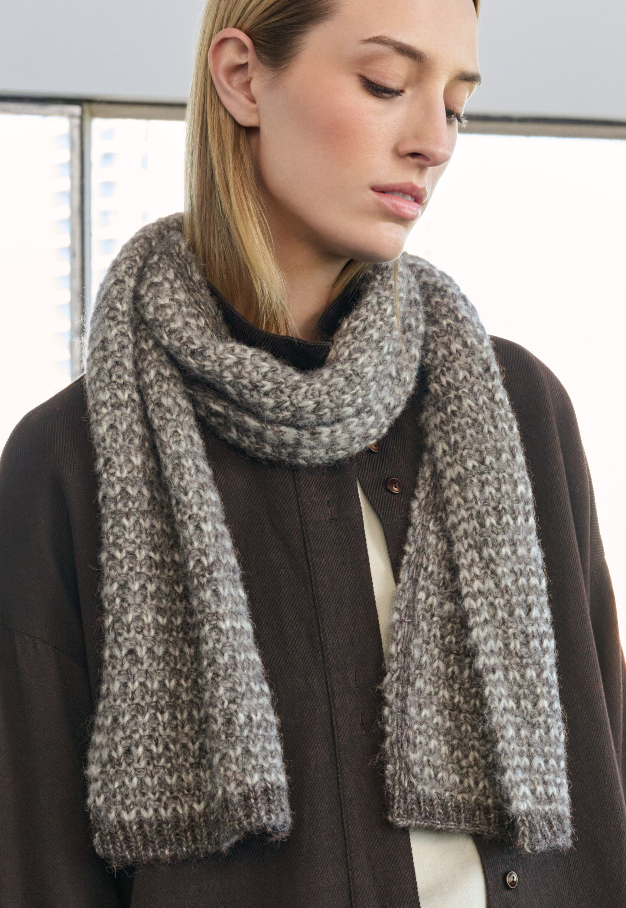 Stitch-detail scarf, Grey brown, large