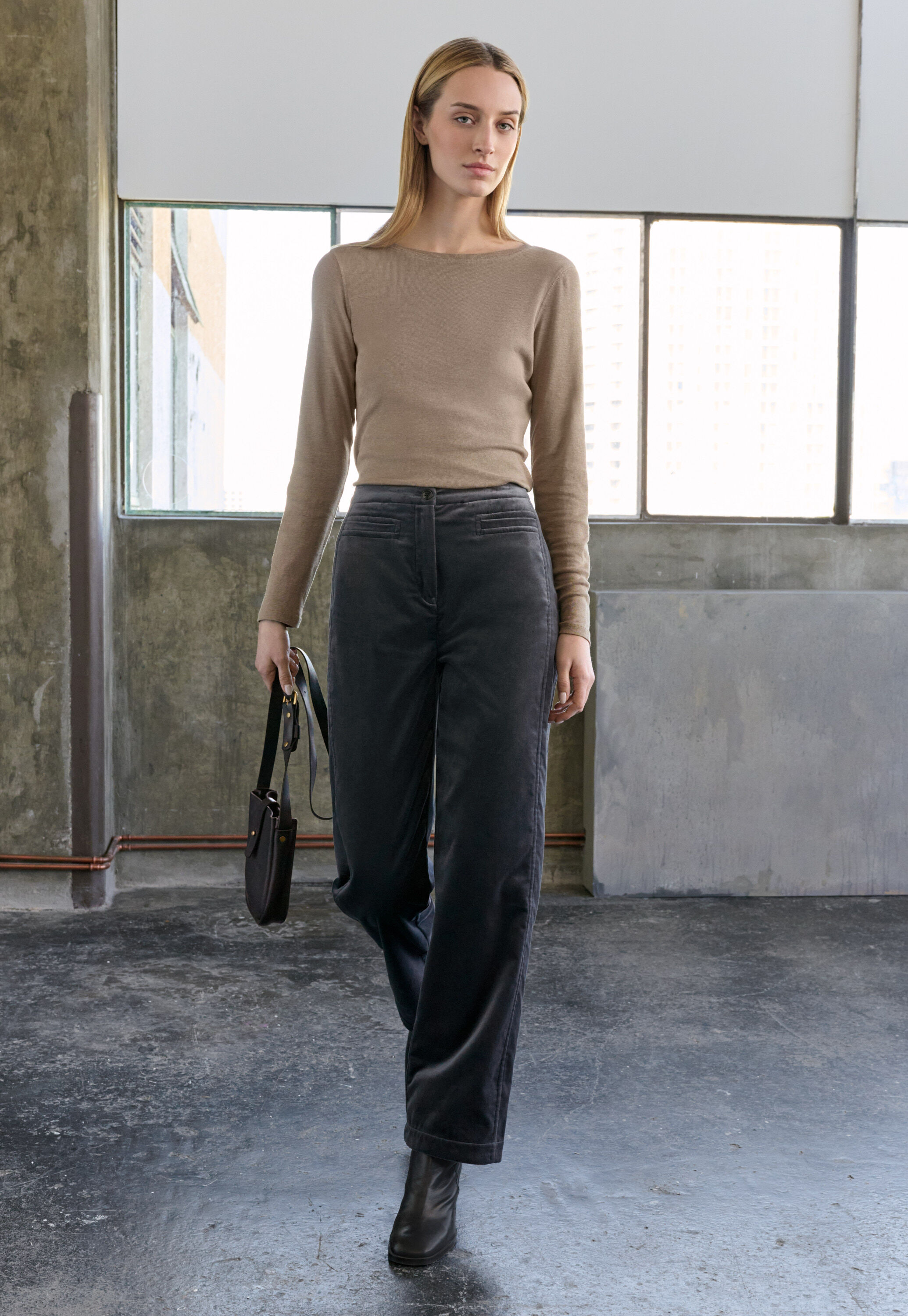 Curved-leg trousers