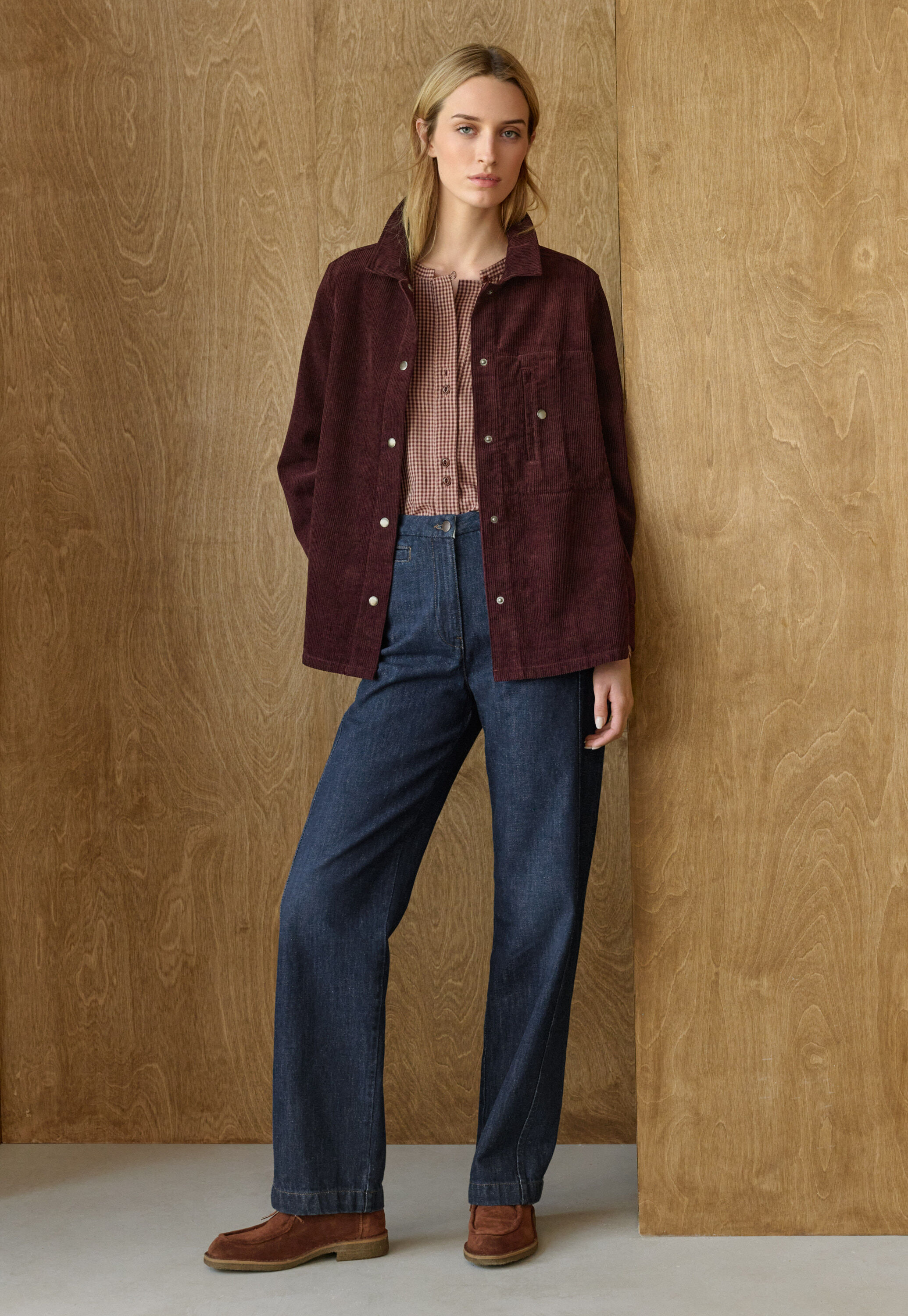 Curved-leg trousers