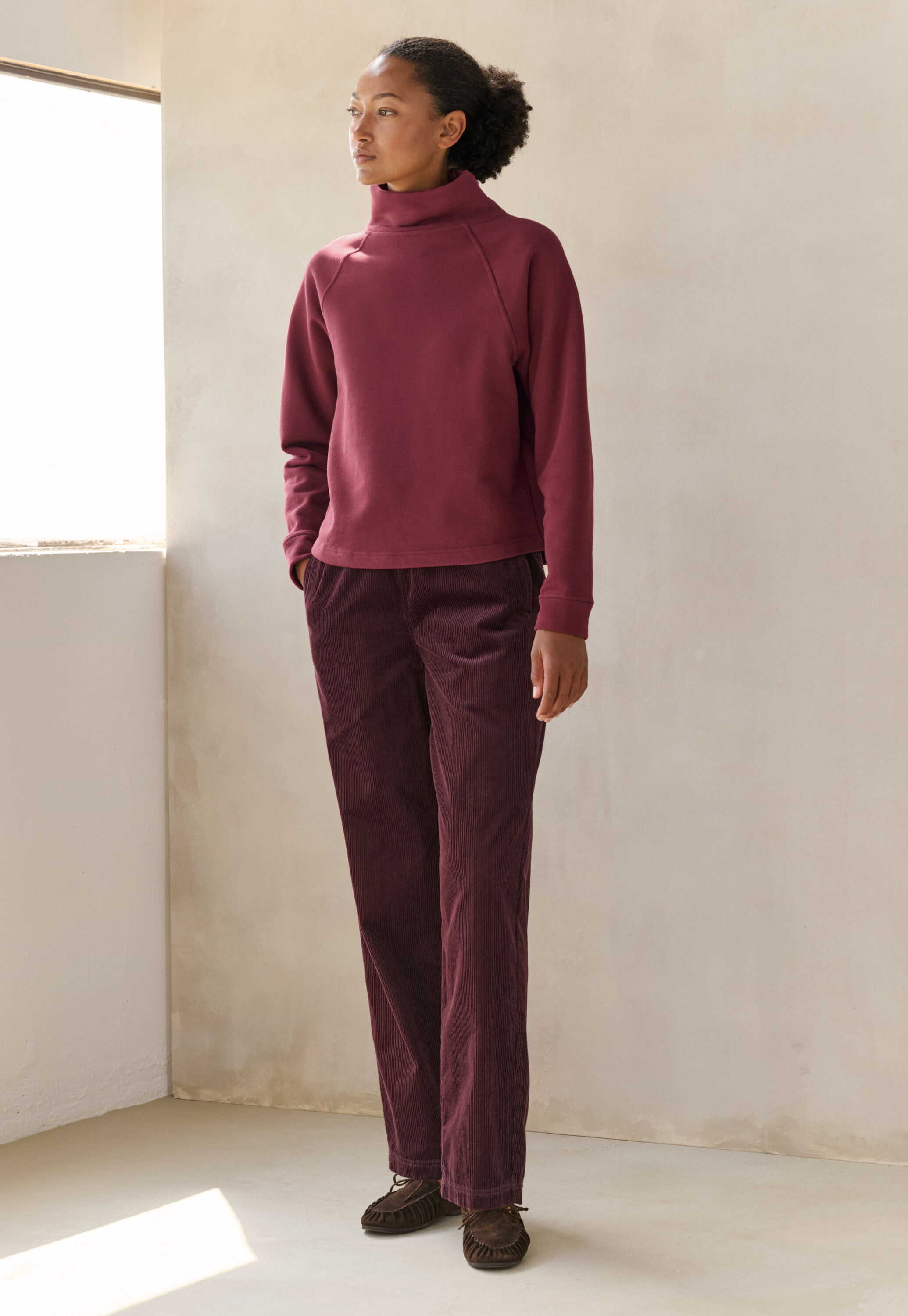 Curved-leg trousers