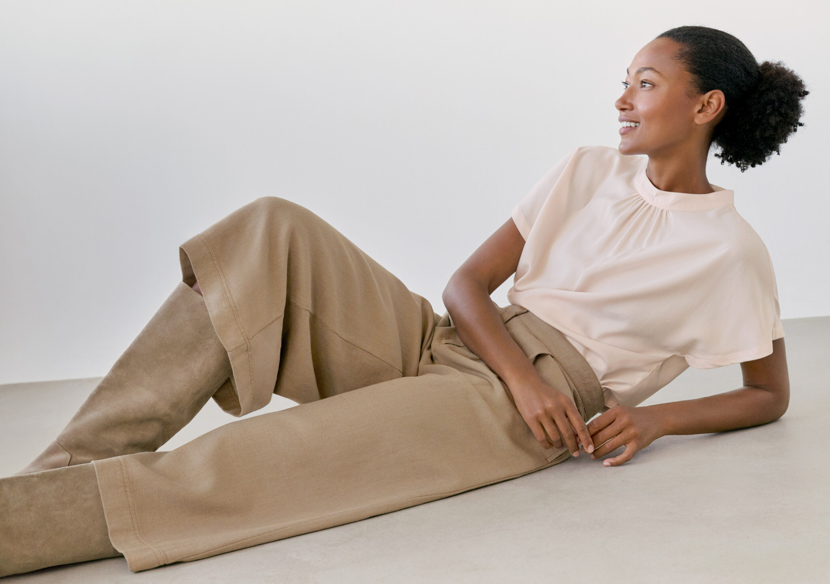 Curved-leg trousers