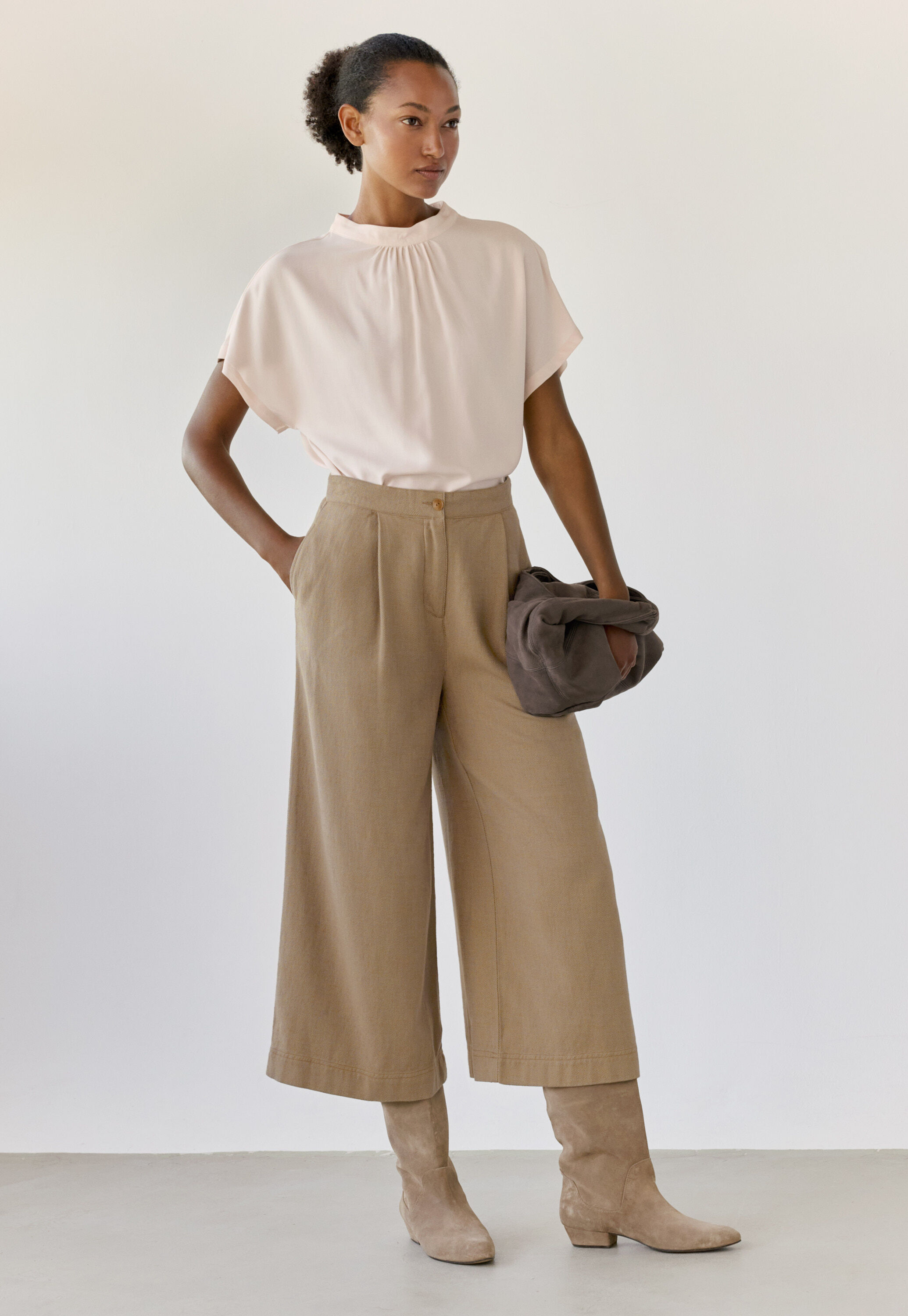 Tall boots, Mushroom, large