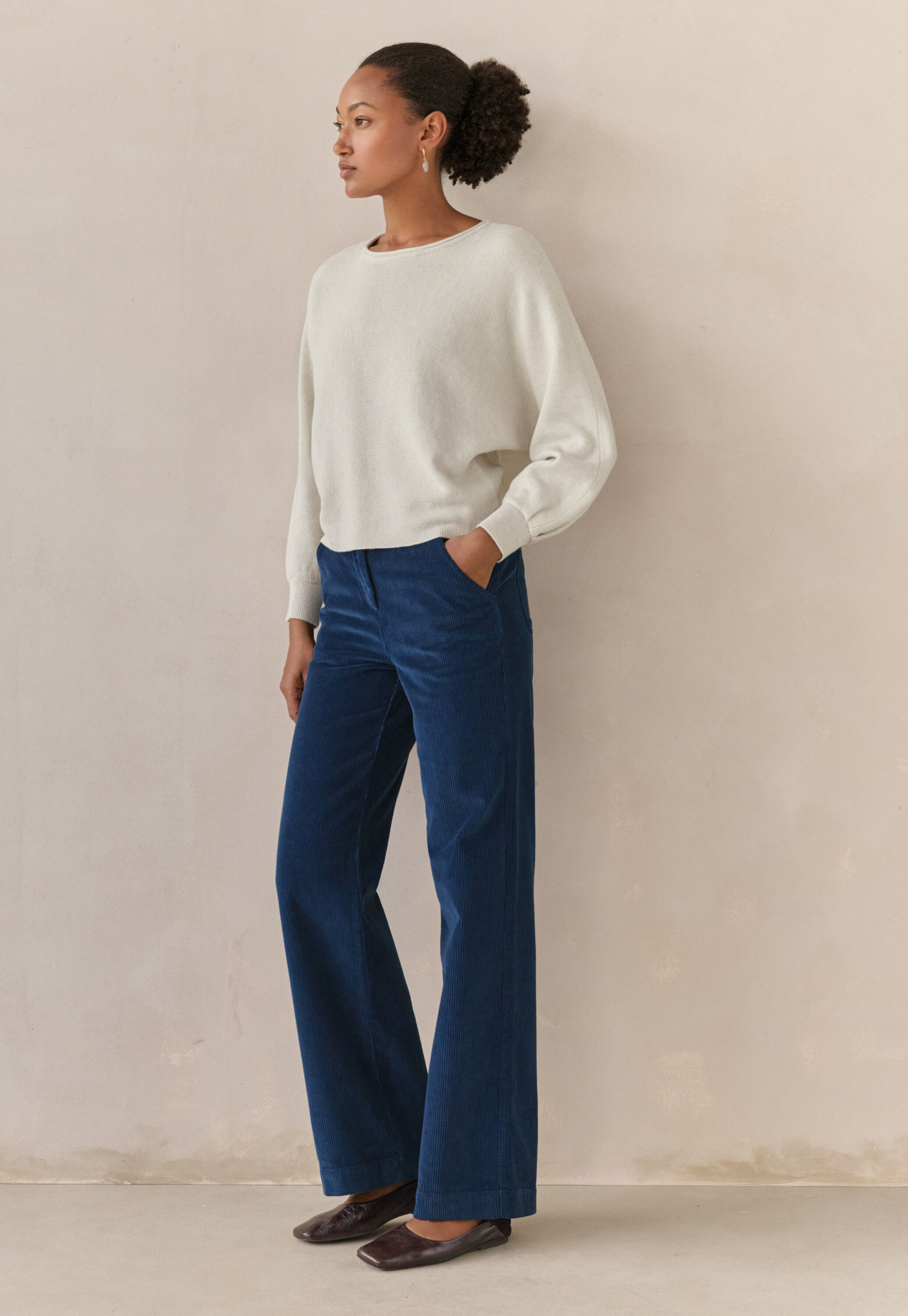 Curved-leg trousers