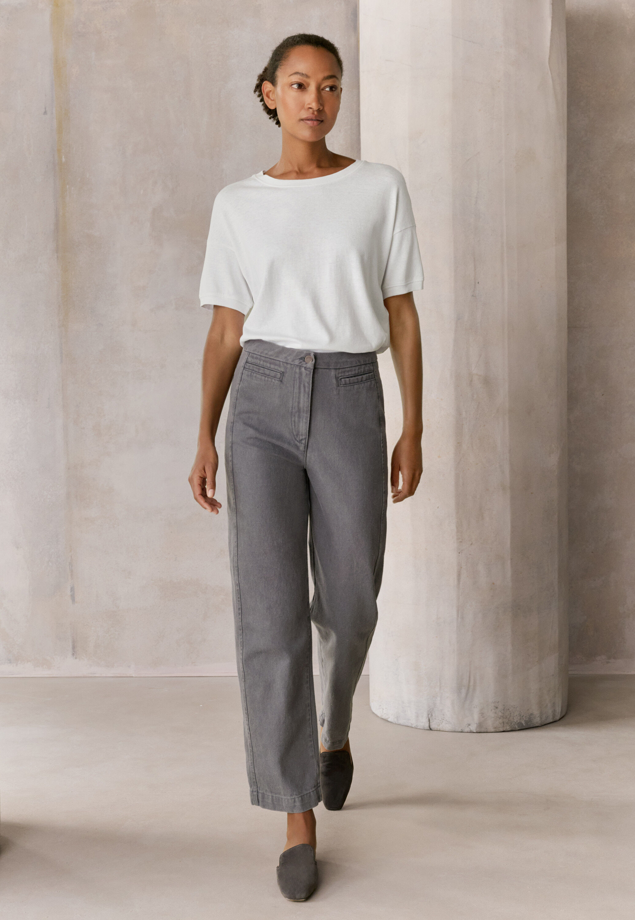 Curved-leg trousers