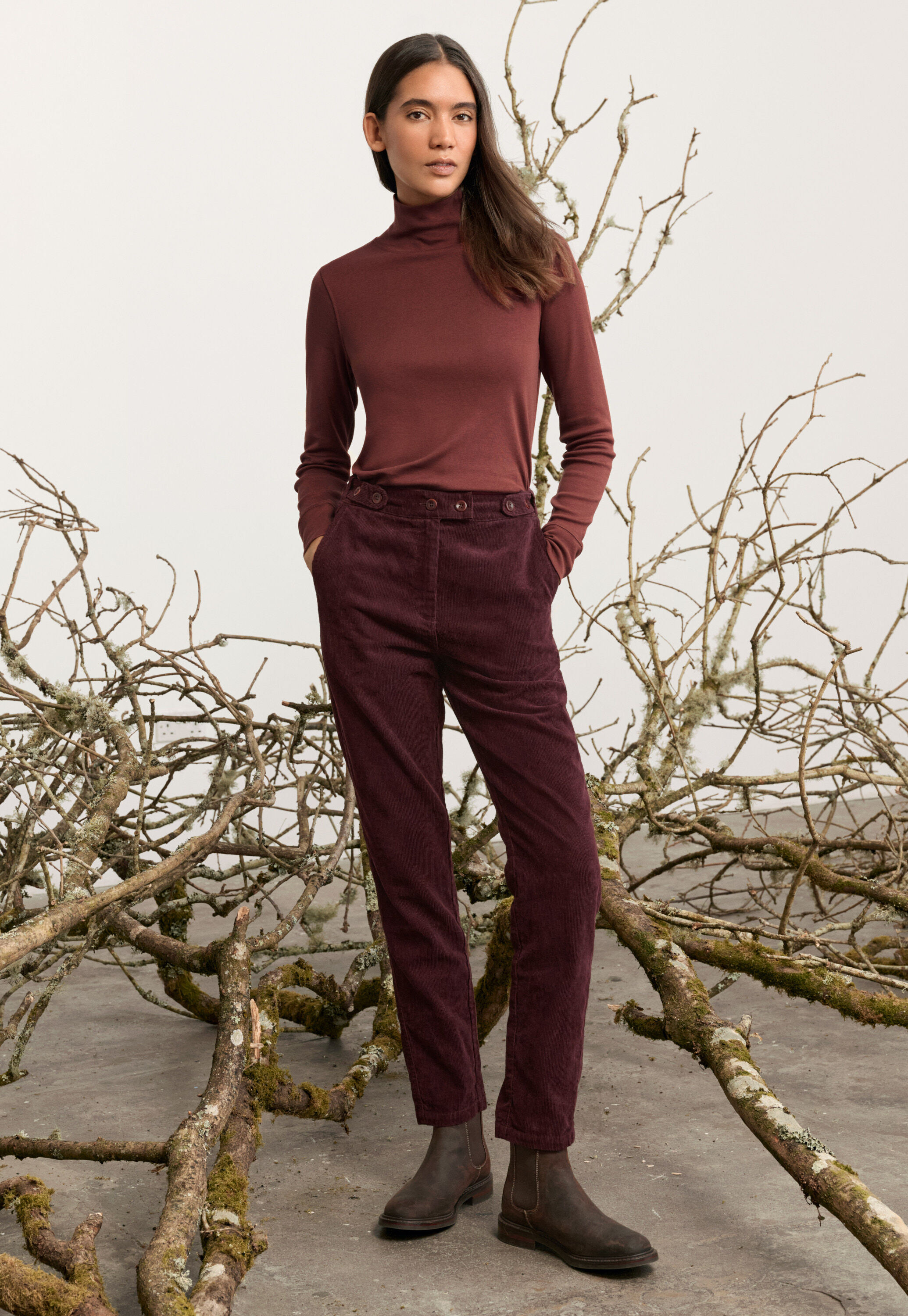 Curved-leg trousers