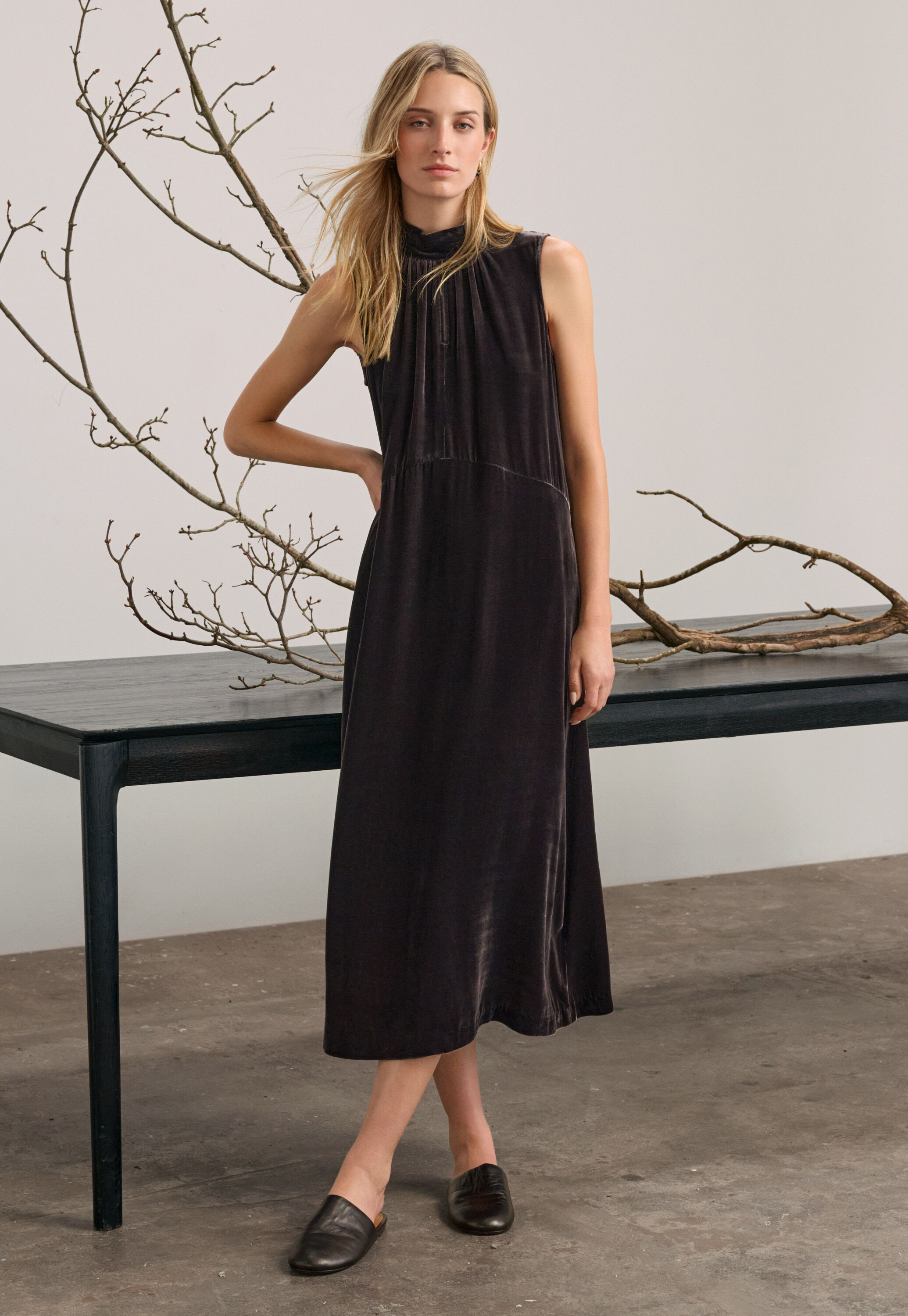Sleeveless dress with back neck tie, Dark mulberry, large