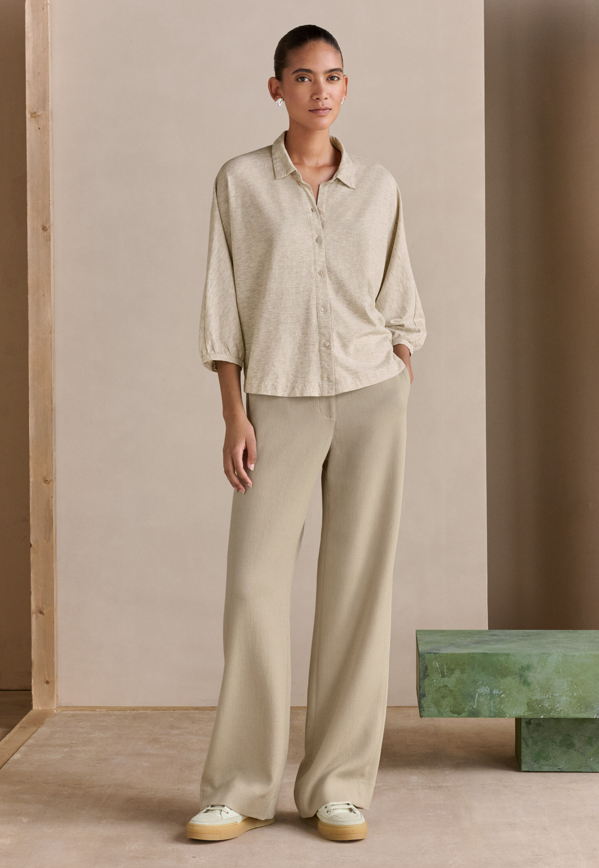 Curved-leg trousers