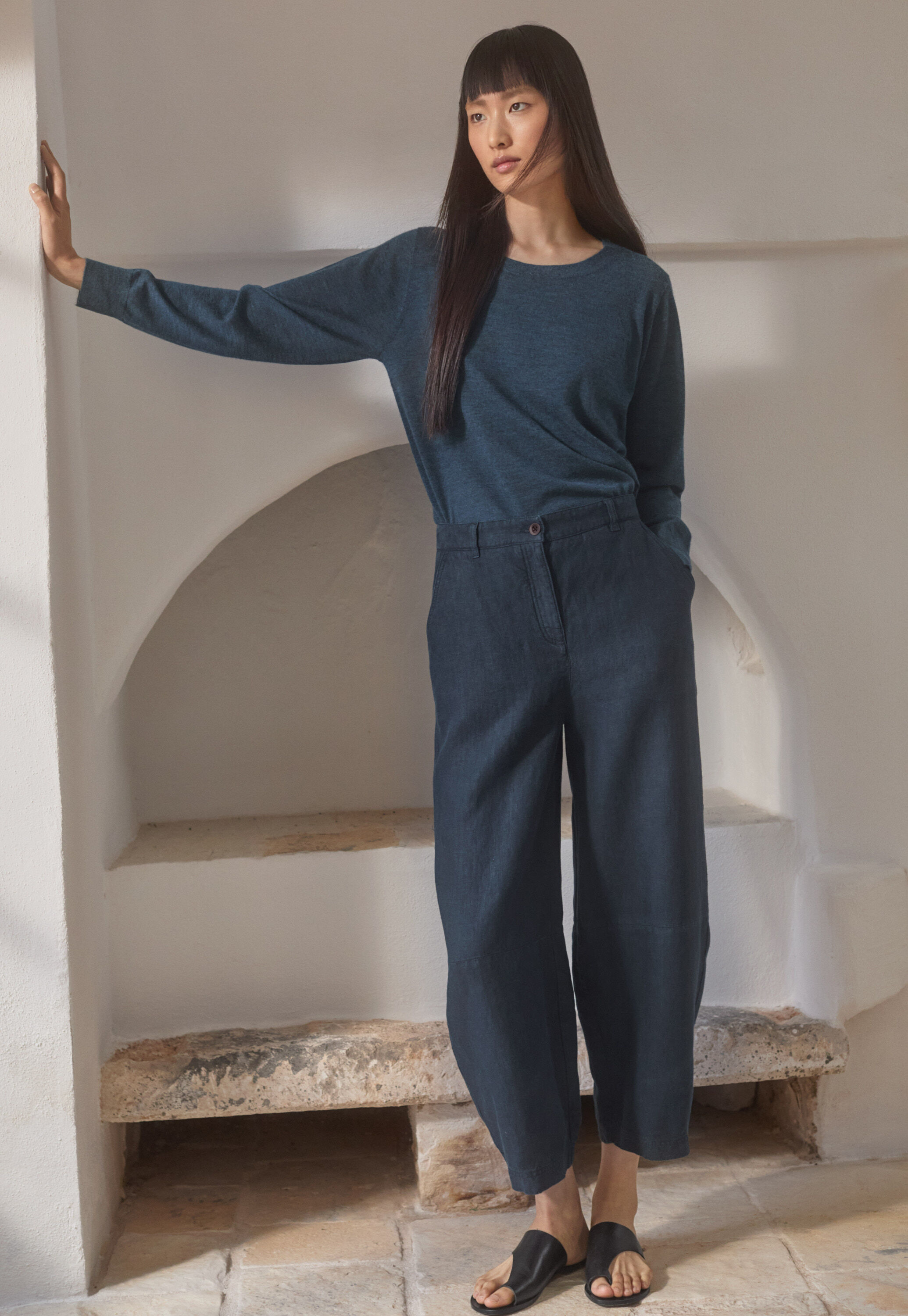 Barrel-leg trousers