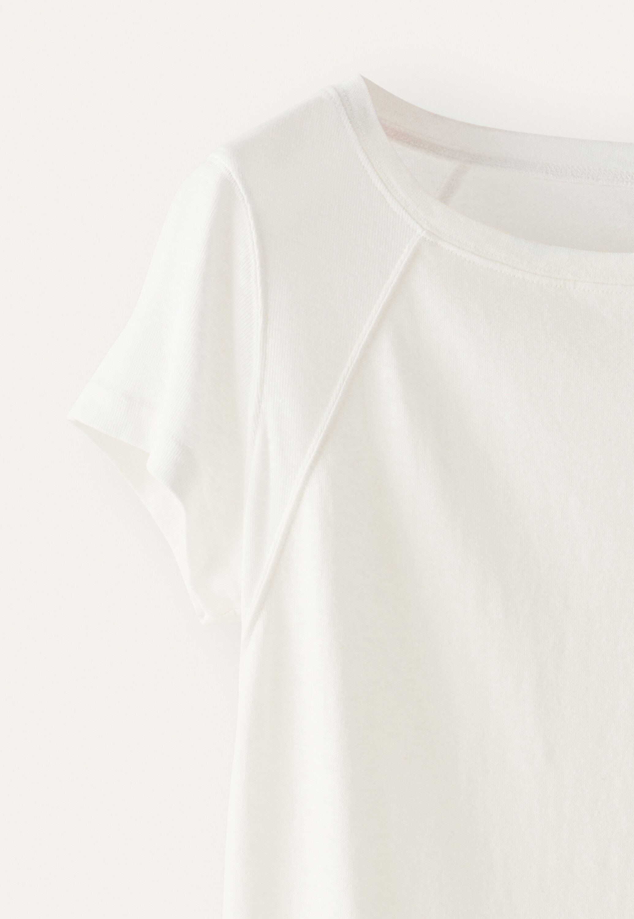 Raglan-sleeve top