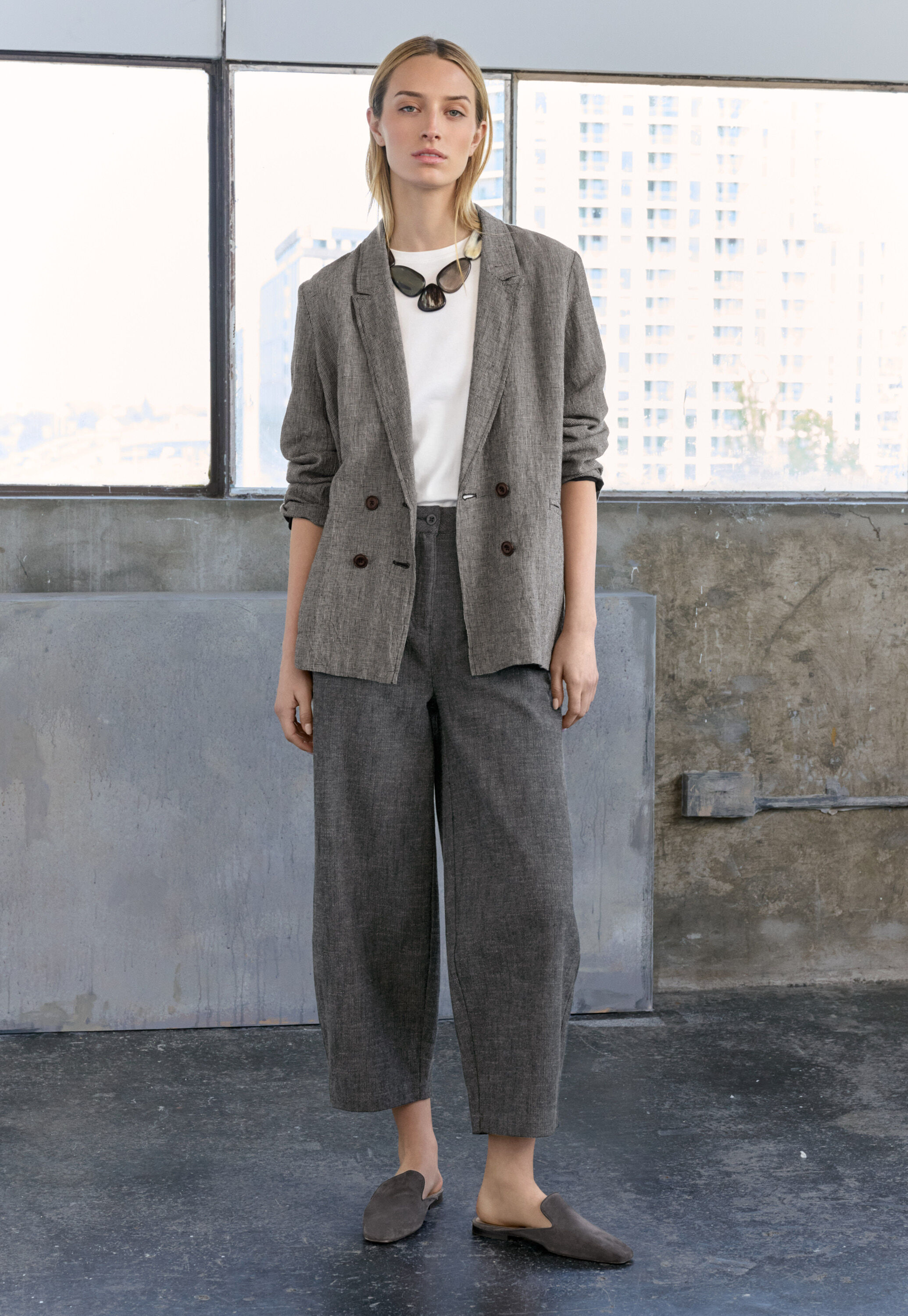 Barrel leg trousers