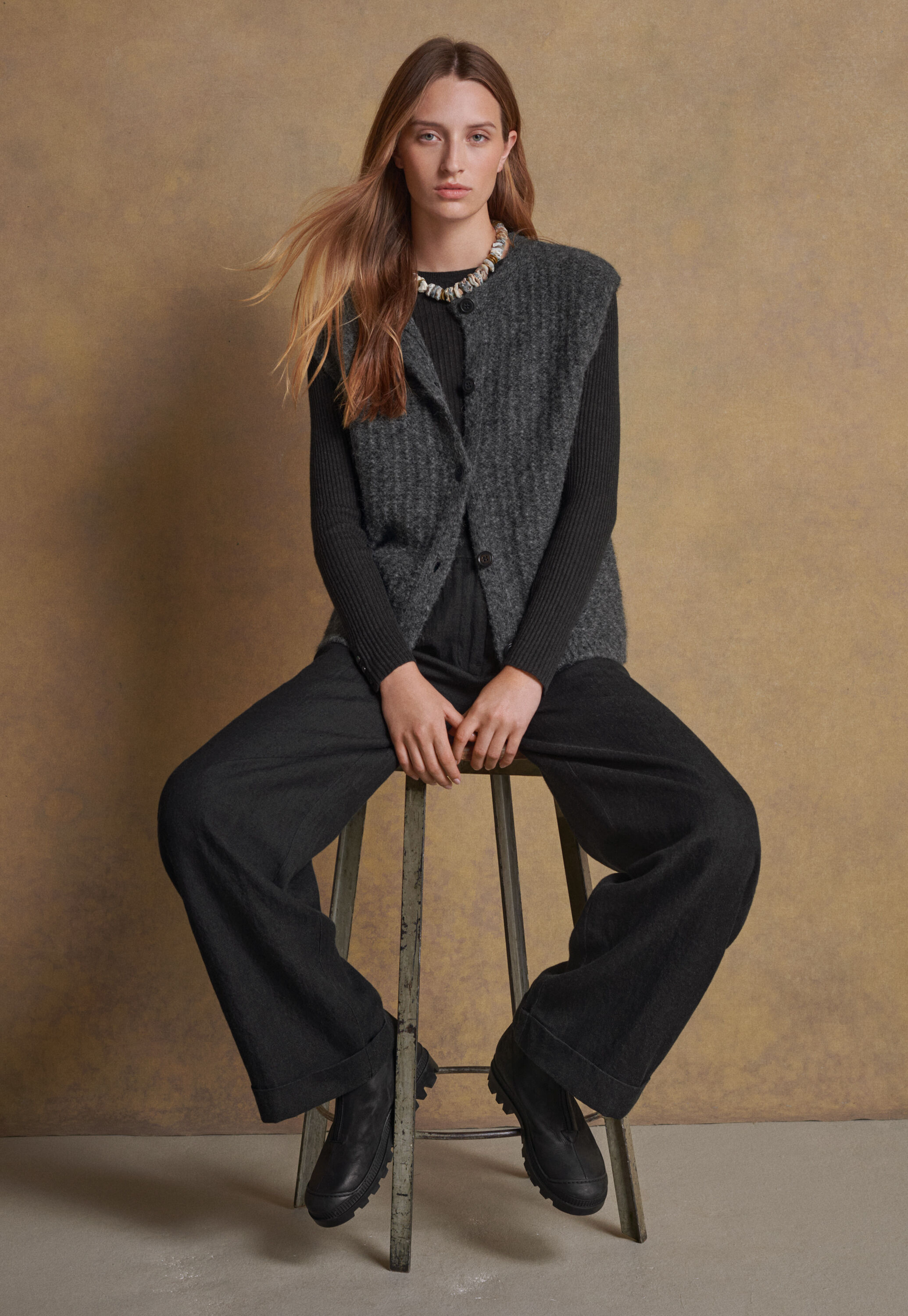 Sleeveless cardigan