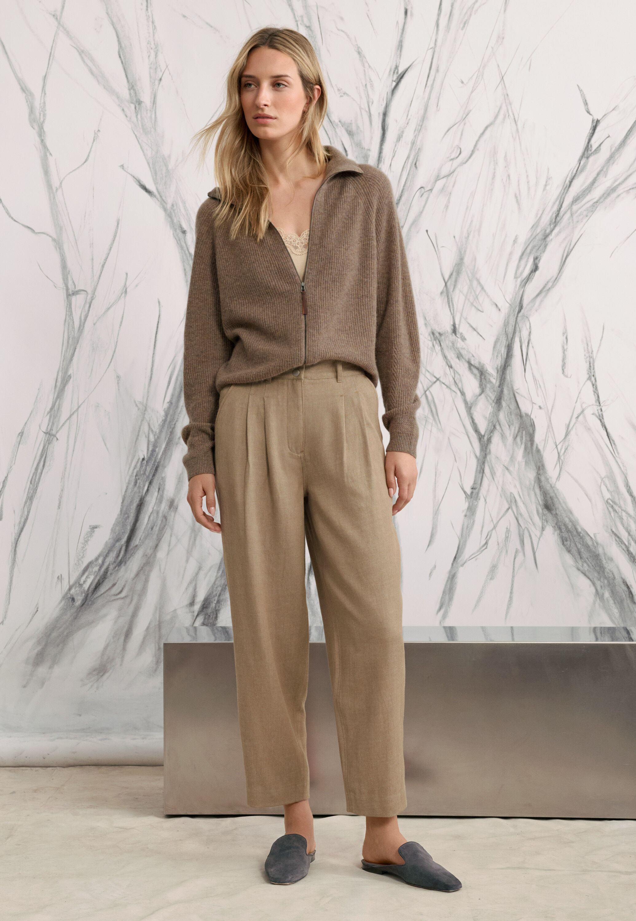 Tapered trousers, Camel grey, large