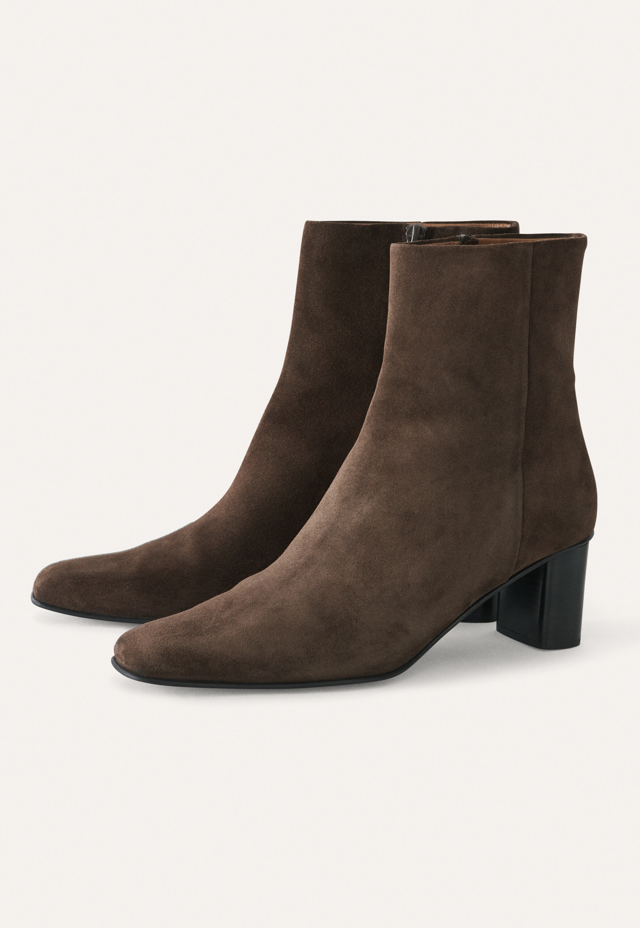 Heeled boots
